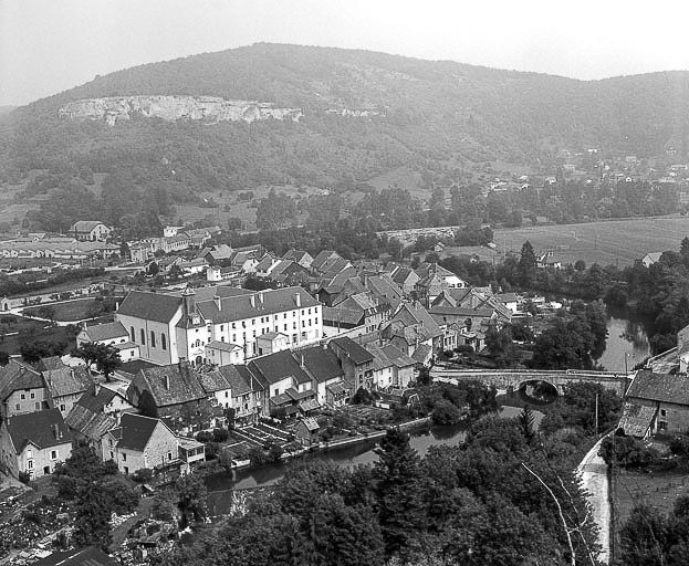 Vue générale depuis le sud-ouest. © Yves Sancey / Région Bourgogne-Franche-Comté, Inventaire du patrimoine - 1976
