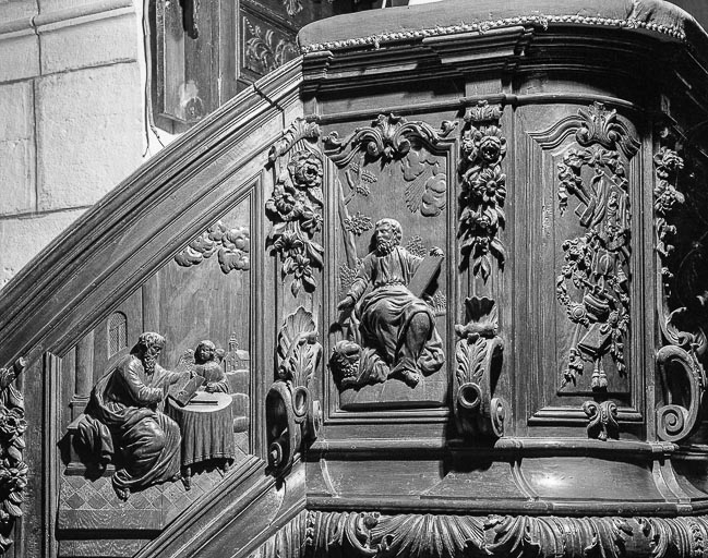 3e panneau de la rampe : saint Matthieu et le 1er panneau de la cuve : saint Marc. © Yves Sancey / Région Bourgogne-Franche-Comté, Inventaire du patrimoine - 1976