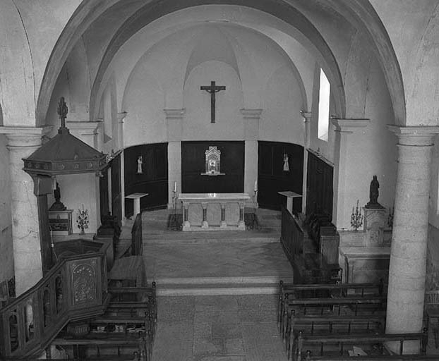 Intérieur : nef et choeur vus depuis la tribune. © Yves Sancey / Région Bourgogne-Franche-Comté, Inventaire du patrimoine - 1976