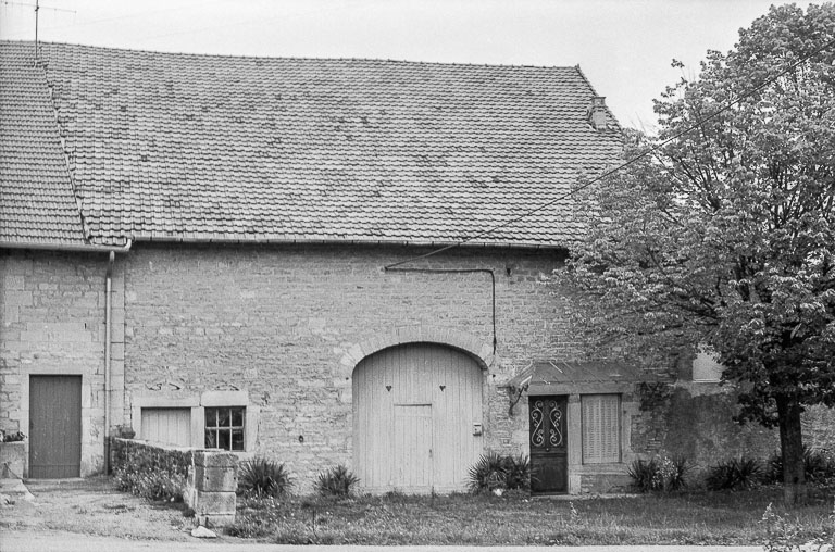Ferme cadastrée B2 181 : façade antérieure. © Bernard Pontefract / Région Bourgogne-Franche-Comté, Inventaire du patrimoine - 1976