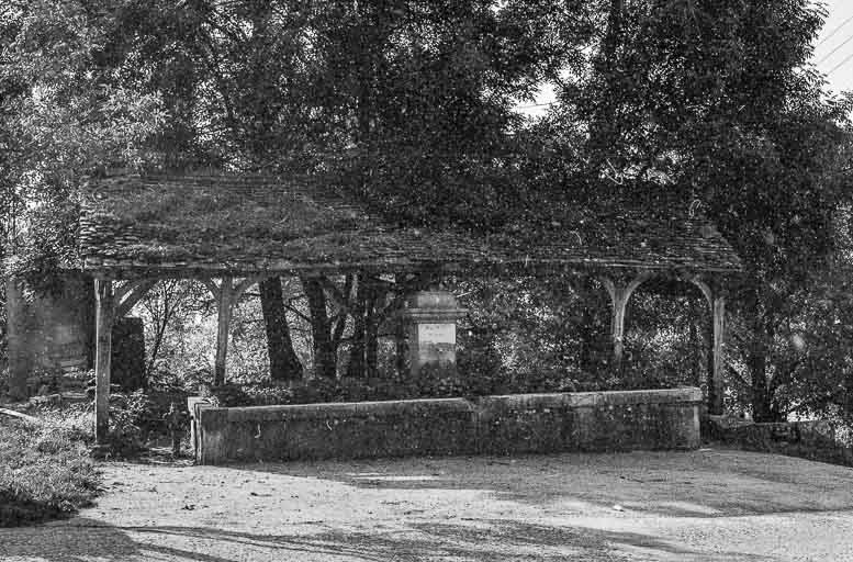 Vue de face en 1976. © Bernard Pontefract / Région Bourgogne-Franche-Comté, Inventaire du patrimoine - 1976