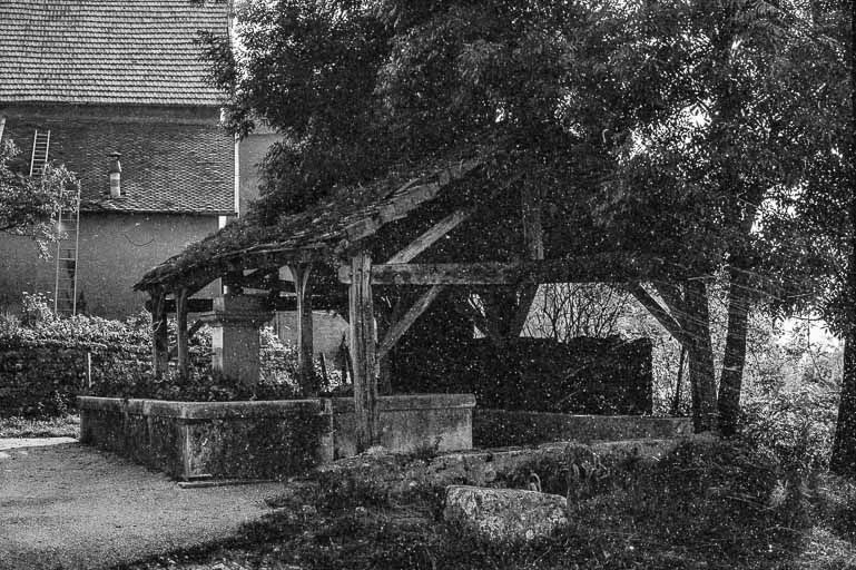 Vue de trois quarts droit en 1976. © Bernard Pontefract / Région Bourgogne-Franche-Comté, Inventaire du patrimoine - 1976
