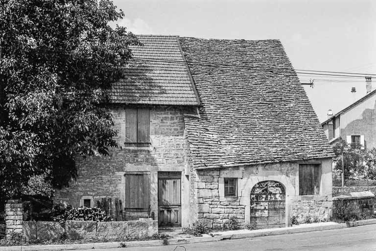Ferme cadastrée 1951 E1 65 : façade antérieure. © Bernard Pontefract / Région Bourgogne-Franche-Comté, Inventaire du patrimoine - 1976