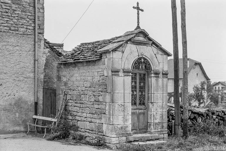 Vue de trois quarts gauche. © Bernard Pontefract / Région Bourgogne-Franche-Comté, Inventaire du patrimoine - 1976