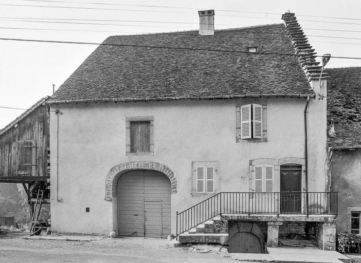 Façade antérieure. © Bernard Pontefract / Région Bourgogne-Franche-Comté, Inventaire du patrimoine - 1976