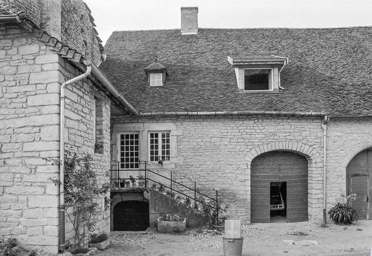 Ferme cadastrée AD 322 : façade antérieure. © Bernard Pontefract / Région Bourgogne-Franche-Comté, Inventaire du patrimoine - 1976