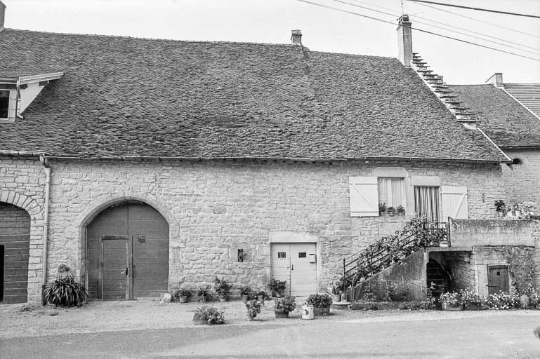 Ferme cadastrée AD 323 : façade antérieure. © Bernard Pontefract / Région Bourgogne-Franche-Comté, Inventaire du patrimoine - 1976