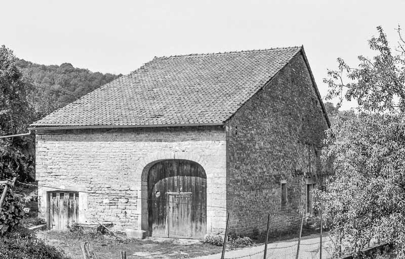 ferme cadastrée ZK 65 : façade latérale gauche. © Bernard Pontefract / Région Bourgogne-Franche-Comté, Inventaire du patrimoine - 1976
