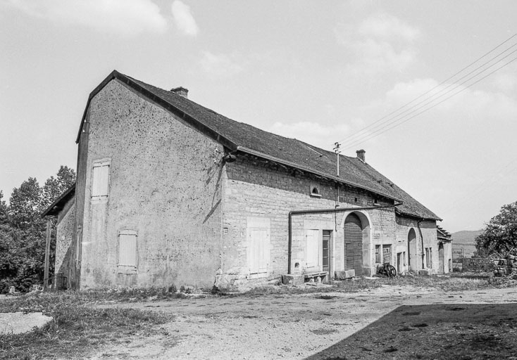 Fermes cadastrées D2 257, 259, 260 : vue d'ensemble. © Bernard Pontefract / Région Bourgogne-Franche-Comté, Inventaire du patrimoine - 1976