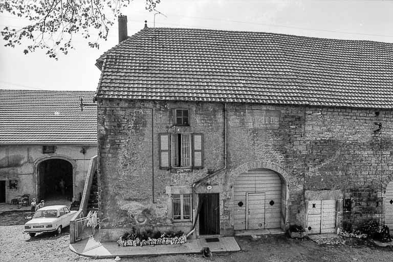 Ferme cadastrée D2 193 : façade antérieure. © Bernard Pontefract / Région Bourgogne-Franche-Comté, Inventaire du patrimoine - 1976