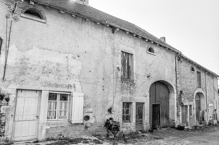 Ferme cadastrée D2 292 : façade antérieure. © Bernard Pontefract / Région Bourgogne-Franche-Comté, Inventaire du patrimoine - 1976