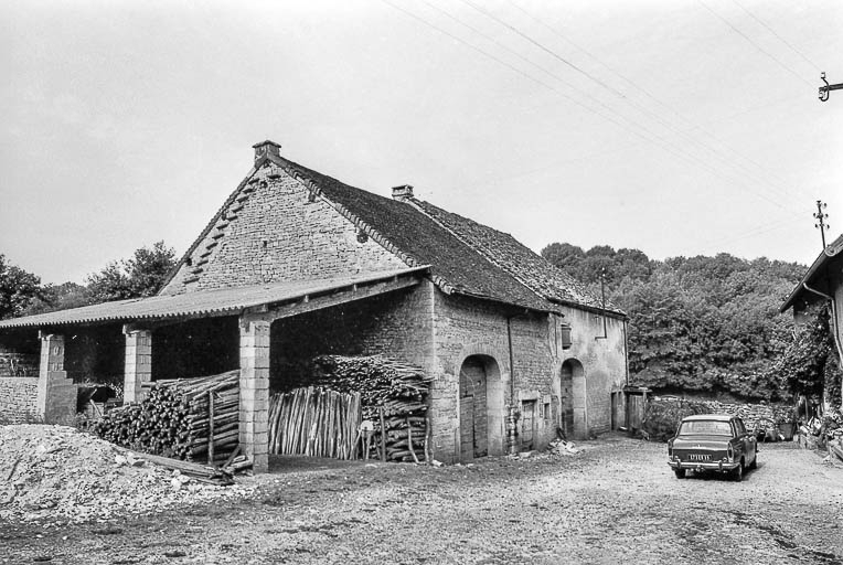 Façades antérieures. © Bernard Pontefract / Région Bourgogne-Franche-Comté, Inventaire du patrimoine - 1976