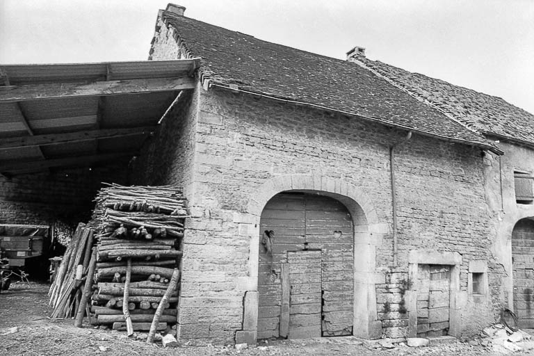 Ferme cadastrée D2 168 : façade antérieure. © Bernard Pontefract / Région Bourgogne-Franche-Comté, Inventaire du patrimoine - 1976