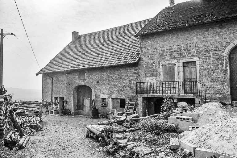 Ferme cadastrée D2 284 : façade antérieure. © Bernard Pontefract / Région Bourgogne-Franche-Comté, Inventaire du patrimoine - 1976
