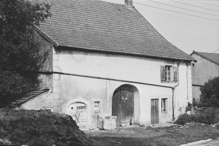 Façade antérieure. © Yves Sancey / Région Bourgogne-Franche-Comté, Inventaire du patrimoine - 1976