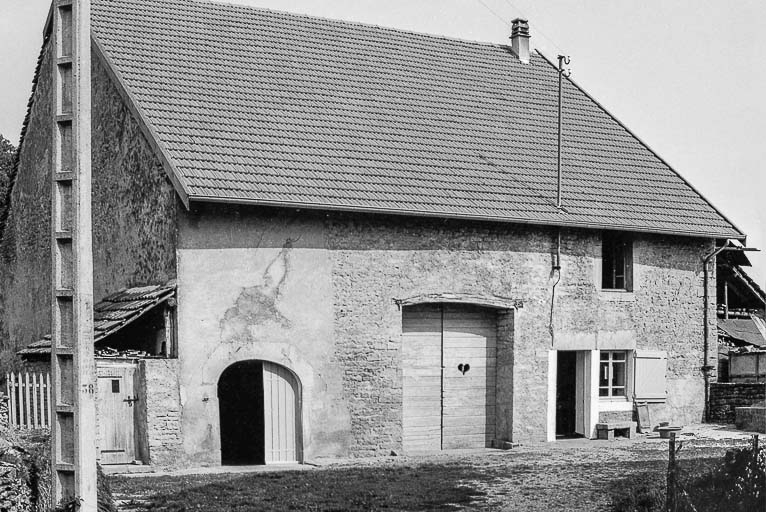 Ferme cadastrée B3 274 : façade antérieure. © Bernard Pontefract / Région Bourgogne-Franche-Comté, Inventaire du patrimoine - 1976