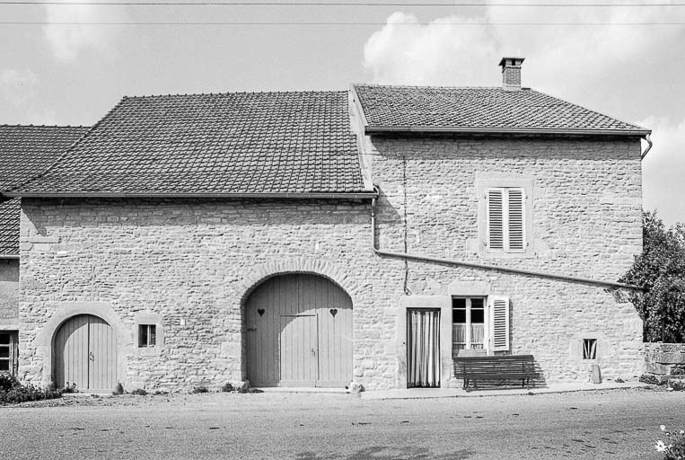 Façade principale. © Bernard Pontefract / Région Bourgogne-Franche-Comté, Inventaire du patrimoine - 1976