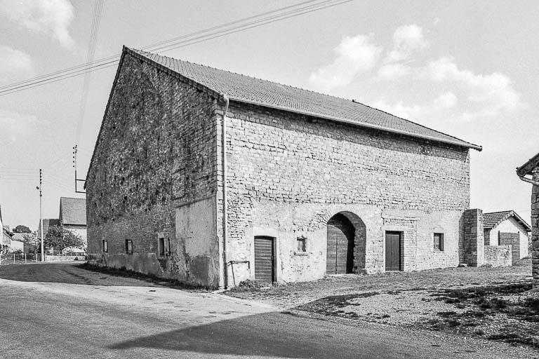 Ferme cadastrée A3 206 : façade postérieure. © Bernard Pontefract / Région Bourgogne-Franche-Comté, Inventaire du patrimoine - 1976