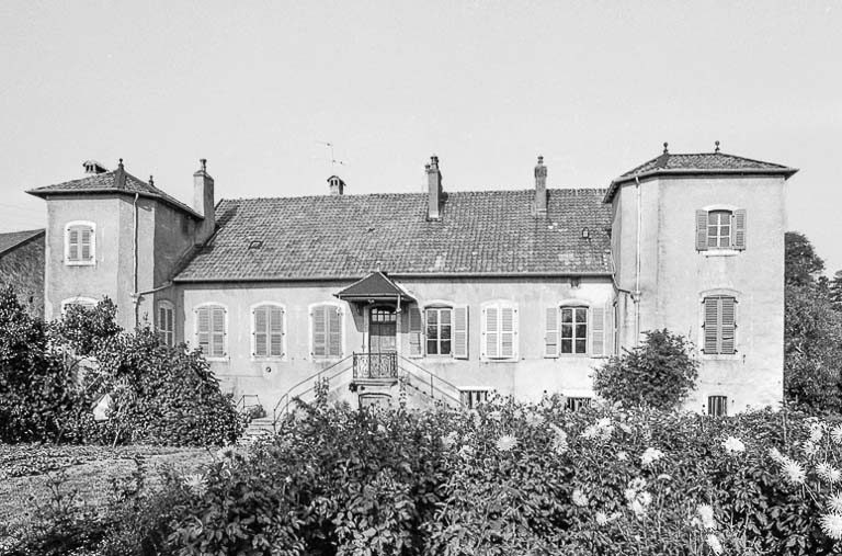 Façade antérieure et jardin. © Bernard Pontefract / Région Bourgogne-Franche-Comté, Inventaire du patrimoine - 1976