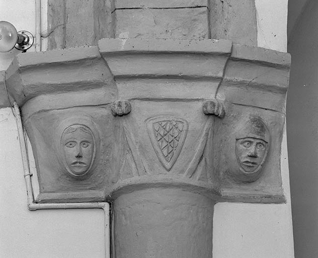 Intérieur : choeur, 2e chapiteau droit. © Yves Sancey / Région Bourgogne-Franche-Comté, Inventaire du patrimoine - 1976