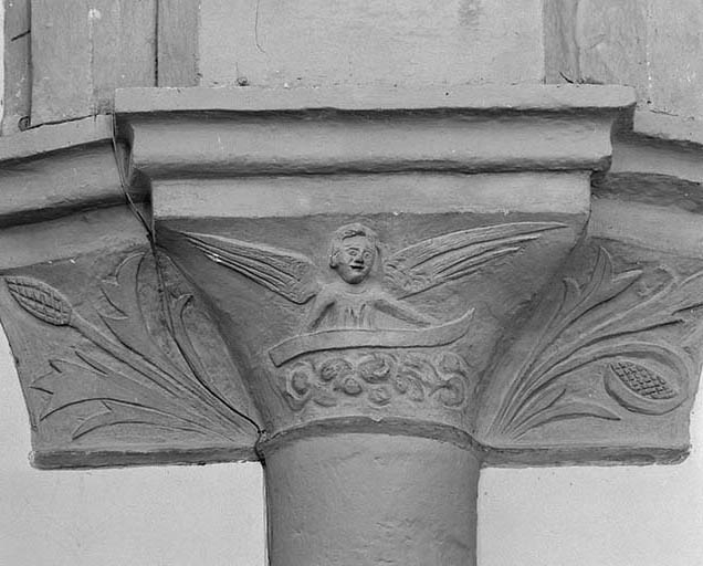 Intérieur : nef, 3e chapiteau droit. © Yves Sancey / Région Bourgogne-Franche-Comté, Inventaire du patrimoine - 1976