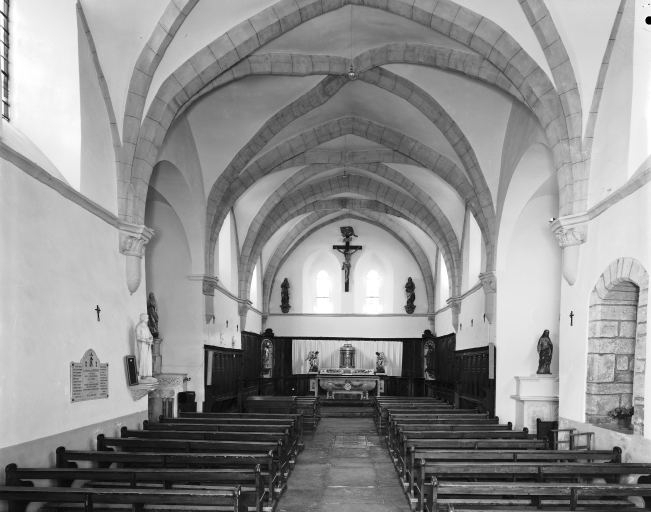 La nef et le choeur vus depuis l'entrée. © Yves Sancey / Région Bourgogne-Franche-Comté, Inventaire du patrimoine - 1976