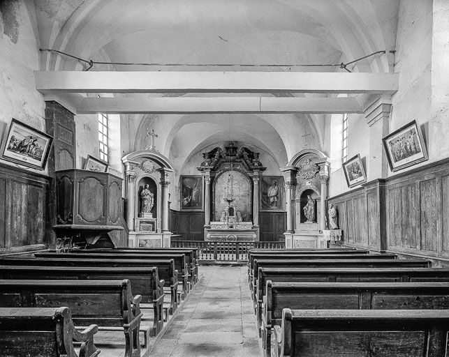 Intérieur : nef et choeur. © Yves Sancey / Région Bourgogne-Franche-Comté, Inventaire du patrimoine - 1976