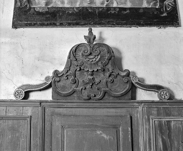Couronnement des boiseries du mur antérieur gauche. © Yves Sancey / Région Bourgogne-Franche-Comté, Inventaire du patrimoine - 1976