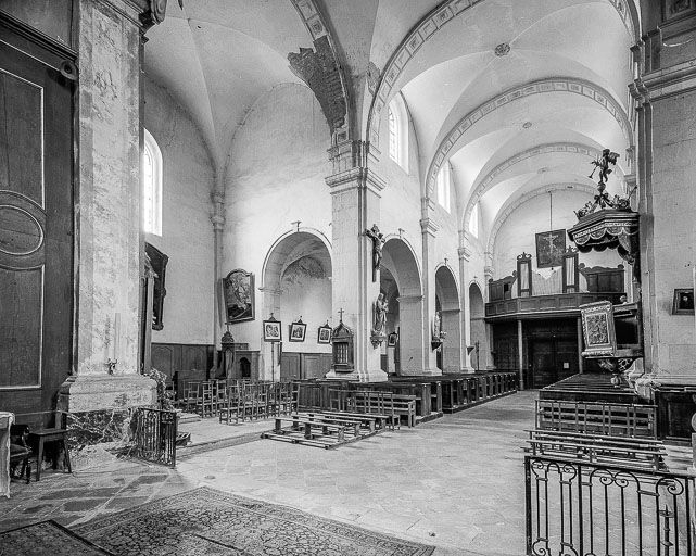 Intérieur : nef, bras droit du transept et bas-côté droit. © Yves Sancey / Région Bourgogne-Franche-Comté, Inventaire du patrimoine - 1976