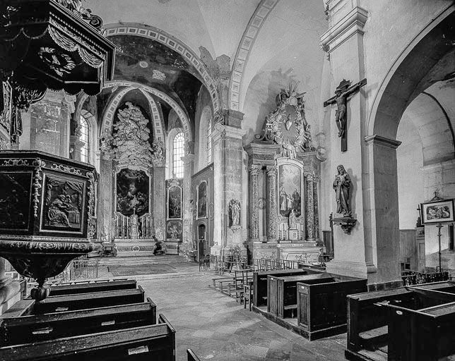 Intérieur : vue de la nef et du choeur. © Yves Sancey / Région Bourgogne-Franche-Comté, Inventaire du patrimoine - 1976