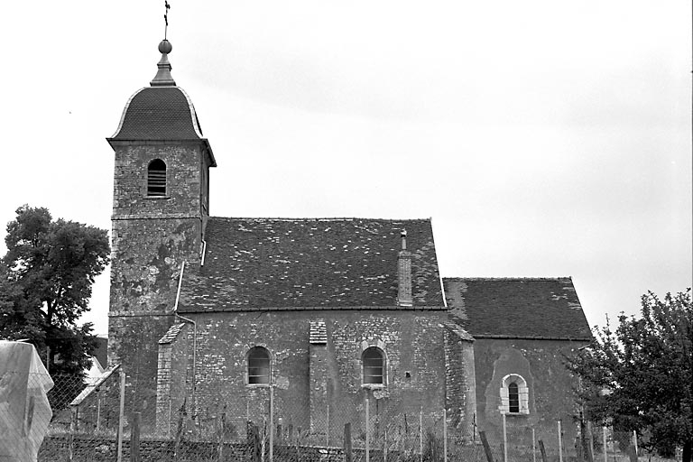 Façade latérale droite. © Yves Sancey / Région Bourgogne-Franche-Comté, Inventaire du patrimoine - 1976