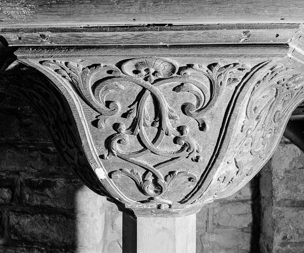 Détail : culot. © Yves Sancey / Région Bourgogne-Franche-Comté, Inventaire du patrimoine - 1976