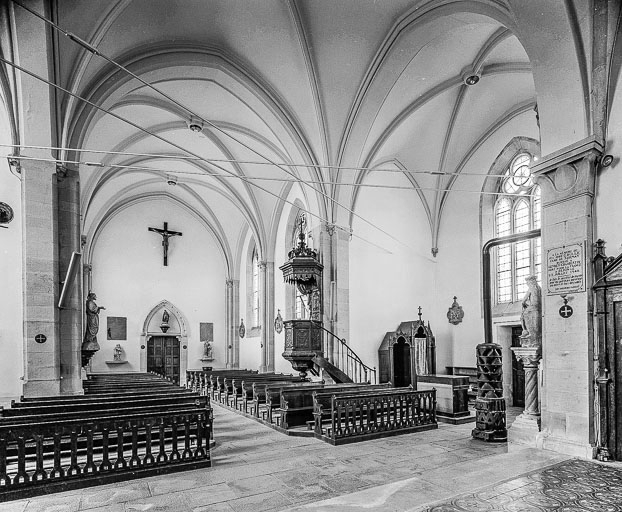 Nef et bras du transept gauche. © Yves Sancey / Région Bourgogne-Franche-Comté, Inventaire du patrimoine - 1976