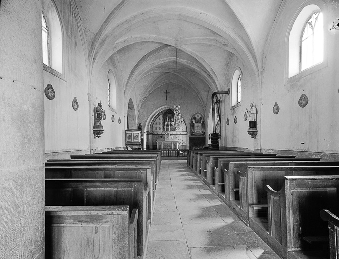 Vue de la nef et du choeur. © Bernard Lardière / Région Bourgogne-Franche-Comté, Inventaire du patrimoine - 1976