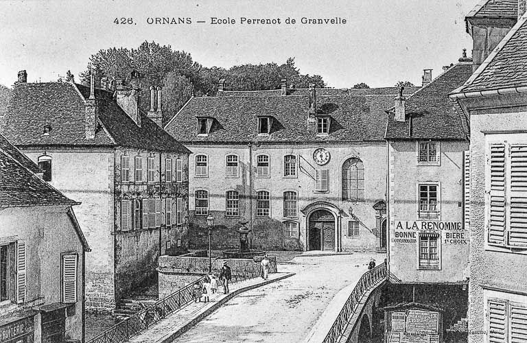 Ornans - Ecole Perrenot de Granvelle, limite 19e siècle 20e siècle. © Yves  Sancey (reproduction) / Région Bourgogne-Franche-Comté, Inventaire du patrimoine - 1977