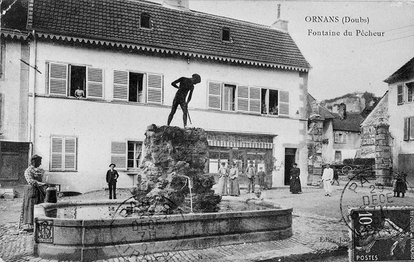 Ornans (Doubs). Fontaine du pêcheur, limite 19e siècle 20e siècle. © Bernard  Lardière (reproduction) / Région Bourgogne-Franche-Comté, Inventaire du patrimoine - 1977