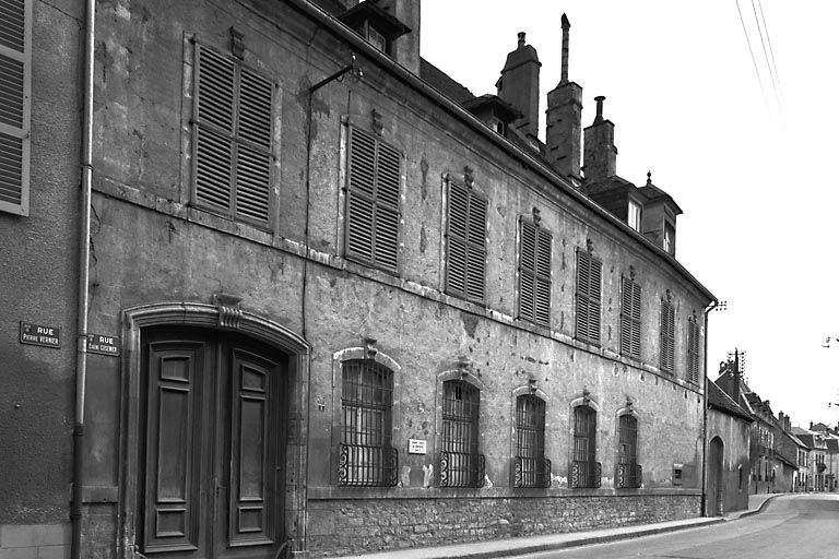 Hôtel Grimont, 1 rue Eugène Cusenier : façade antérieure. © Yves Sancey / Région Bourgogne-Franche-Comté, Inventaire du patrimoine - 1977