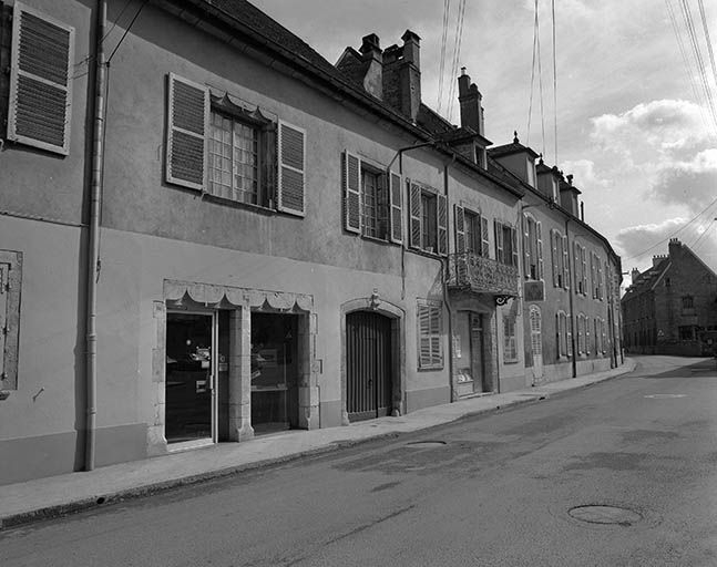 Vue générale depuis la rue. © Yves Sancey / Région Bourgogne-Franche-Comté, Inventaire du patrimoine - 1977
