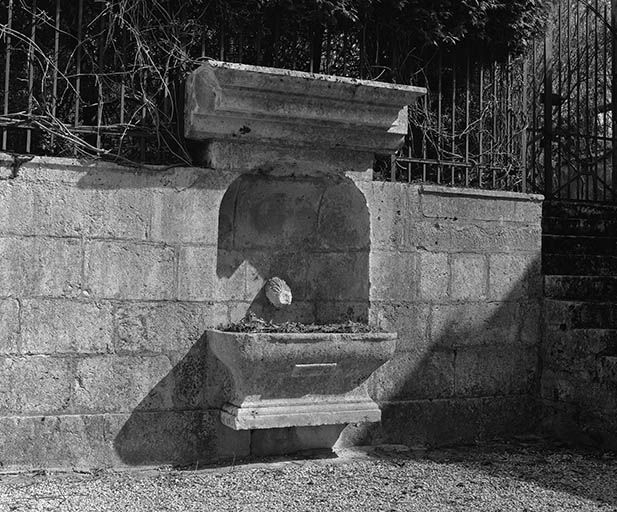 Fontaine. © Yves Sancey / Région Bourgogne-Franche-Comté, Inventaire du patrimoine - 1977