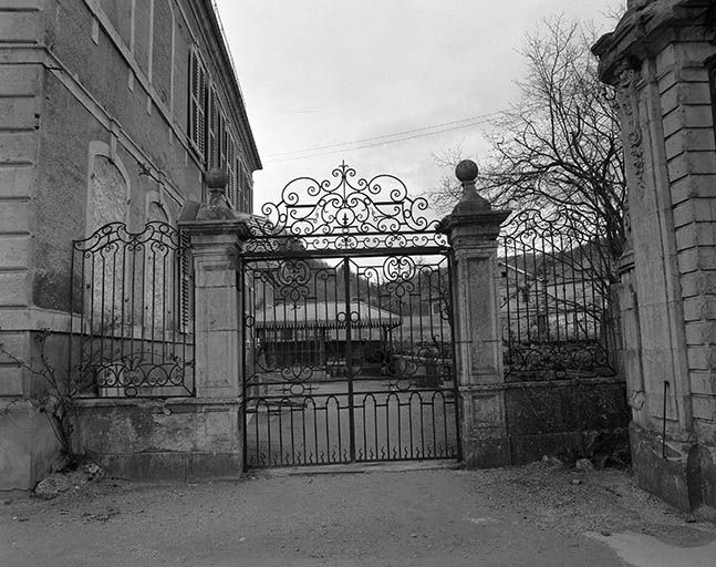 Portail secondaire. © Yves Sancey / Région Bourgogne-Franche-Comté, Inventaire du patrimoine - 1977