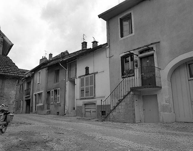 Maisons 11 à 13 rue des Martinets : vue générale. © Yves Sancey / Région Bourgogne-Franche-Comté, Inventaire du patrimoine - 1977