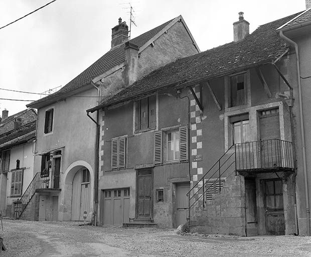 Maisons 13 à 17 rue des Martinets : vue générale. © Yves Sancey / Région Bourgogne-Franche-Comté, Inventaire du patrimoine - 1977