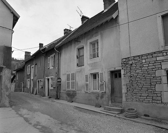 Maisons 12 à 14 rue des Martinets : vue générale. © Yves Sancey / Région Bourgogne-Franche-Comté, Inventaire du patrimoine - 1977