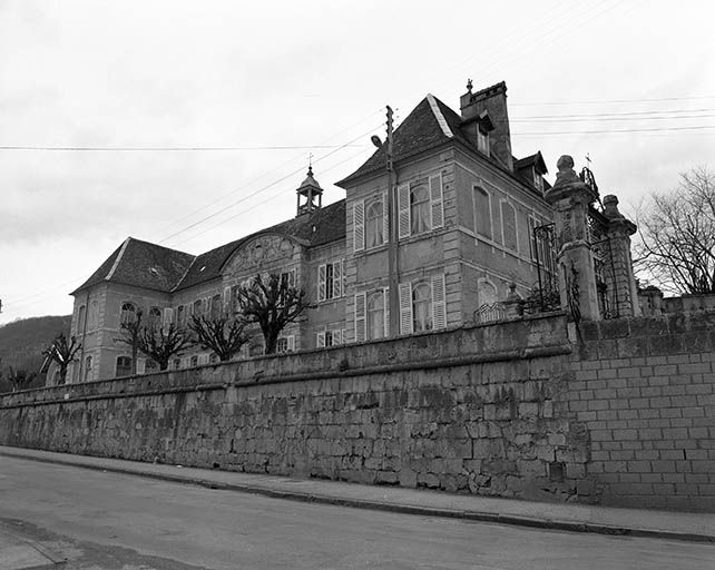 Vue générale de trois quarts droit. © Yves Sancey / Région Bourgogne-Franche-Comté, Inventaire du patrimoine - 1977