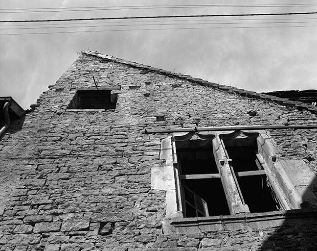 Maison (AE 28, 29) 5 ruelle Gagnemaille : vue du 1er étage et du grenier. © Yves Sancey / Région Bourgogne-Franche-Comté, Inventaire du patrimoine - 1977