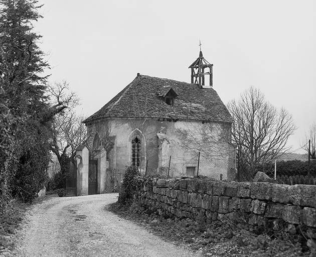 Chapelle, chevet et face latérale gauche. © Yves Sancey / Région Bourgogne-Franche-Comté, Inventaire du patrimoine - 1977