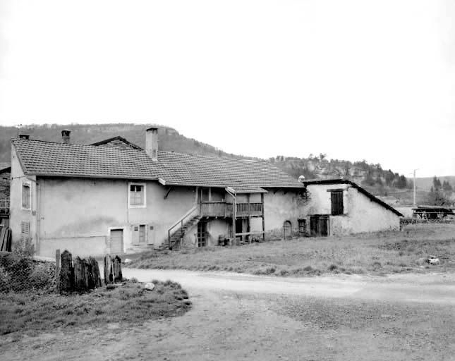 Maison située 9 rue du Viaduc. © Yves Sancey / Région Bourgogne-Franche-Comté, Inventaire du patrimoine - 1977