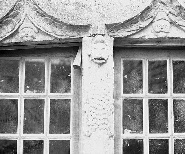 Détail du piédroit et des baies au rez-de-chaussée, côté cour. © Yves Sancey / Région Bourgogne-Franche-Comté, Inventaire du patrimoine - 1977