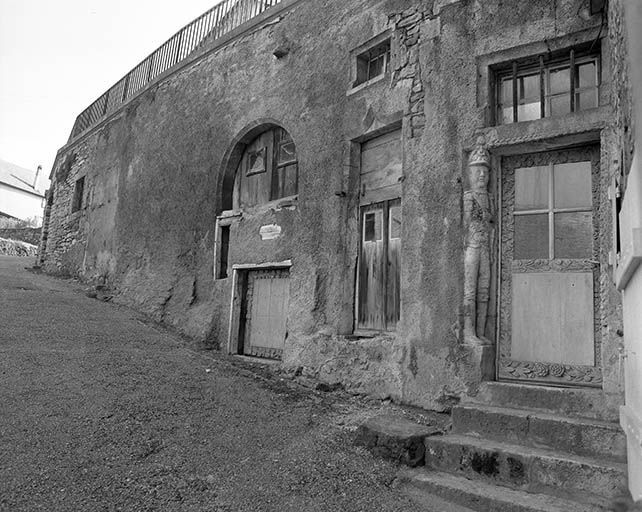 Vue de trois quart droit des élévations rue du Charri. © Yves Sancey / Région Bourgogne-Franche-Comté, Inventaire du patrimoine - 1977