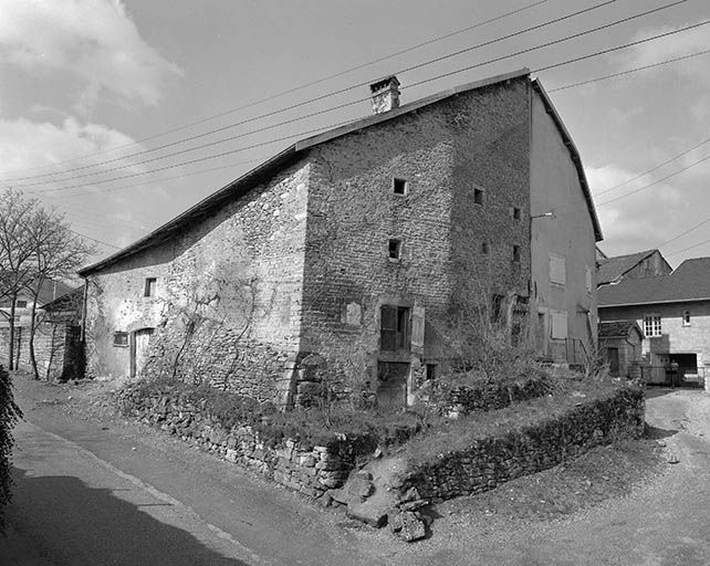 Maison 4 rue du Vieux-Seult : vue à l'angle de la rue du Charri et du Vieux-Seult. © Yves Sancey / Région Bourgogne-Franche-Comté, Inventaire du patrimoine - 1977